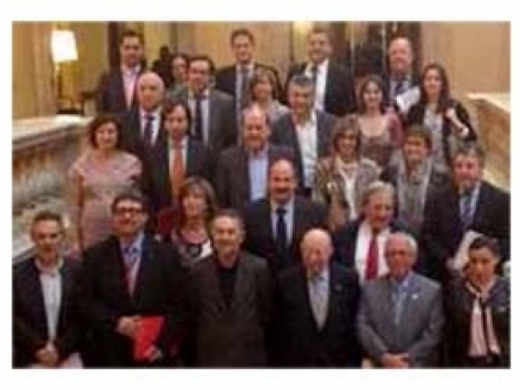 Organitzacions comercials i sindicats entreguen un manifest a la presidenta del Parlament