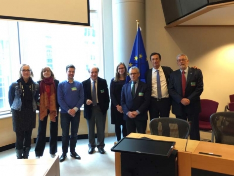 El consejo de administración de Vitrins d’Europe reunido con parlamentarios europeos